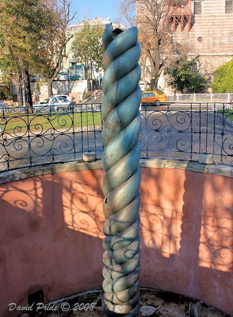 Serpentine Column